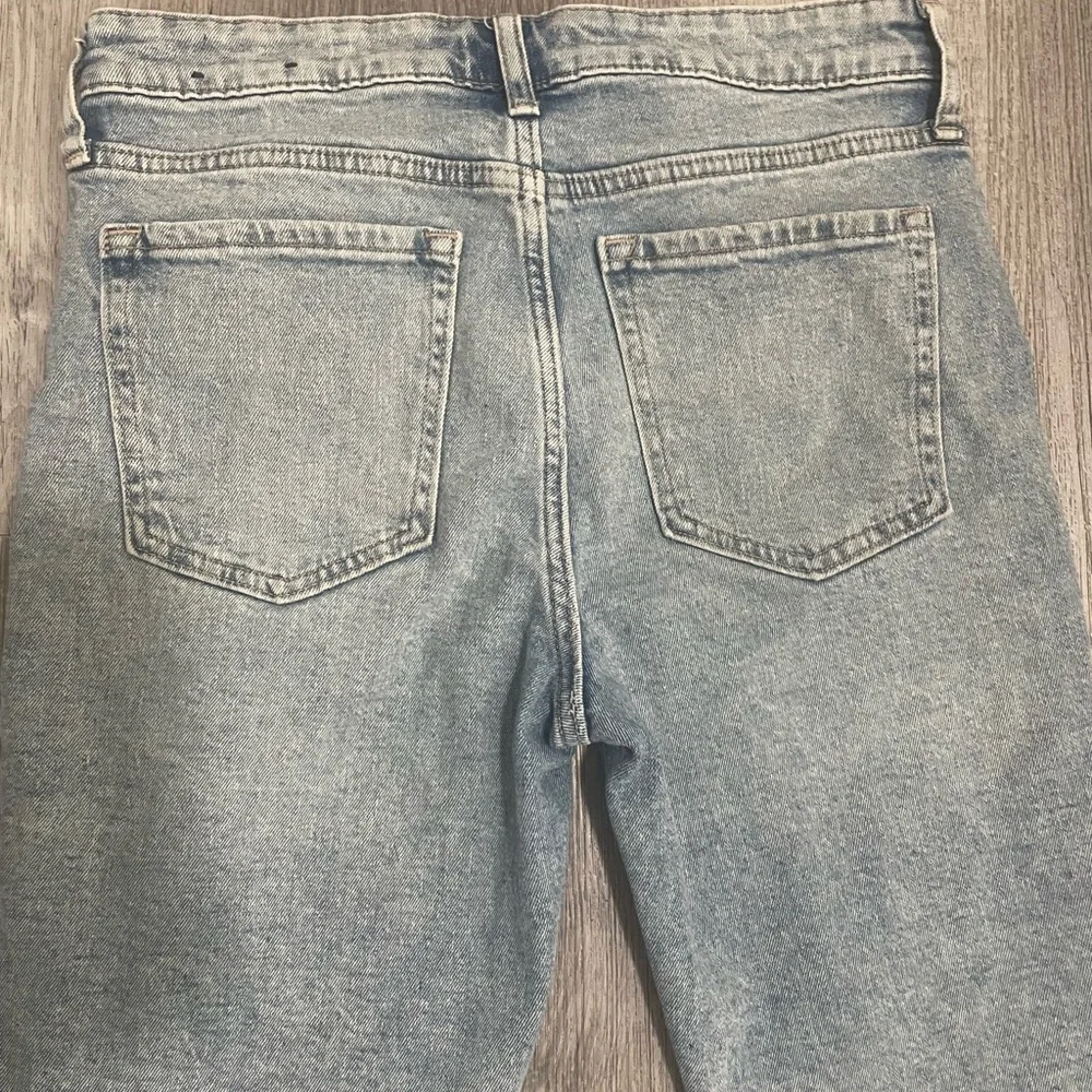 GAP 🩳 Blue Distressed 9'' Bermudas jean shorts, size 4/27 Looks new 💙
